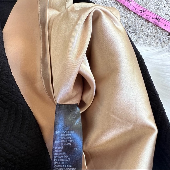 Tahari Black Textured Shift Dress w Embellished Neck and gold zipper back sz 2 - Picture 9 of 9